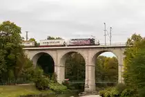 RTC Lok 193 776 am 03.01.2018 mit einem Taschenwagenzug in Richtung Salzburg auf dem Traunviadukt in Traunstein