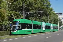 Be 6/8 Flexity 5041, auf der Linie 8, fährt Richtung Haltestelle Bahnhof SBB. Die Aufnahme stammt vom 28.09.2018.