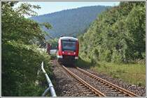 648 008 rollt als RB52  Volmetalbahn , von L�denscheid nach Dortmund, am 08.06.2007 in den Haltepunkt Schalksm�hle ein.