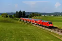 Von Montag bis Freitag verkehrt spätnachmittags ein Leerreisezug nach Kempten. Am 03. August 2018 war 245 001 für diesen Dienst eingeteilt. Bei Görwangs konnte ich diese Leistung im warmen Abendlicht aufnehmen. 