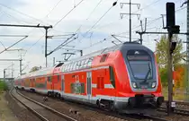Überraschend fuhr der RE5 nach Rostock Hbf wohl wegen einer technischen Störung auf der Stammstrecke über den Berliner Außenring über Bf. Flughafen Berlin-Schönefeld mit dem inzwischen regulär eingesetzten Twindex 445.004/445.006, 09.10.18 