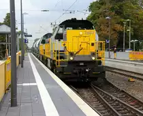 7867,7786 beide von Lineas kommen die Kohlscheider-Rampe hoch aus Richtung Rheydt,Wickrath,Beckrath,Herrath,Erkelenz,Baal,Hückelhoven-Baal,Brachelen,Lindern,Süggerath,Geilenkirchen,Frelenberg,Übach-Palenberg,Rimburg,Finkenrath,Hofstadt,Herzogenrath mit einem langen Kalkleerzug aus Oberhausen-West(D) nach Hermalle-Huy(B) und fahren durch Kohlscheid in Richtung Richterich,Laurensberg,Aachen-West.
Aufgenommen vom Bahnsteig 2 in Kohlscheid. 
Bei Sonne und Wolken am Nachmittag vom 13.9.2018. 