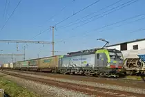 Siemens Vectron 475 405-7 der BLS durchfährt den Bahnhof Rheinfelden. Die Aufnahme stammt vom 28.09.2018.