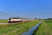 E 402 168 mit einem IC am 05.09.2018 bei Reggio Emilia. 