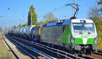 SETG - Salzburger Eisenbahn TransportLogistik GmbH mit ELL Vectron  193 204  [NVR-Number: 91 80 6193 204-5 D-ELOC] und Kesselwagenzug am 12.10.18 Berlin-Karow.