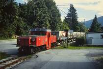 Bis zur Stilllegung des Zementwerkes 2002 beförderte die Wachtlbahn auf 900 mm Spurweite bis zu 4.000 Tonnen Kalkstein täglich vom in Österreich gelegenen Steinbruck zum Werk nach Kiefersfelden. Von 1991 bis 2017 verkehrten daneben Museumszüge. Wegen Oberbaumängeln ist der Betrieb momentan leider eingestellt. Im September 1994 ist Lok 4 (BBC 1928) mit einem Leerzug in Kiefersfelden in Richtung Steinbruch unterwegs.