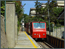 Die Standseilbahn Zecca - Righi verbindet seit 1897 das Stadtzentrum von Genua mit höher gelegenen Vierteln. Hier fährt der Triebwagen 1 in die Station San Simone ein. (22.09.2018)