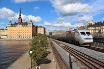 Am 09.09.2018 überfährt ein Snabbtåg nach Malmö die Södra Järnvägsbron am Hauptbahnhof.