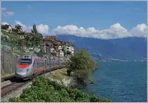 Im Sommerlicht dies Augusttages fährt ein FS Trenitalia ETR 610 als EC 34 von Milano nach Genève am Genfersee bei St-Saphorin vorbei.
26. August 2018
