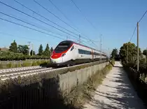 Die der ETR 610 110 als EC nach Genf am 28.09.2018 unterwegs bei Tagliaferro.