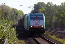 Die Cobra 2819 kommt aus Richtung Aachen-West mit einem Coilzug aus Kinkempois(B) nach Bochum(D) und fährt durch Kohlscheid in Richtung Herzogenrath,,Hofstadt,Finkenrath,Rimburg,Übach-Palenberg,Zweibrüggen,Frelenberg,Geilenkirchen,Süggerrath,Lindern,Brachelen,Hückelhoven-Baal,Baal,Erkelenz,Herrath,Beckrath,Wickrath. 
Aufgenommen von Bahnsteig 1  in Kohlscheid. 
Bei Sommerwetter am Nachmittag vom 20.9.2018.