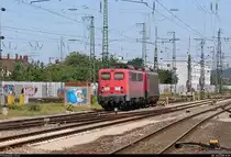 140 850-9 und eine Schwesterlok der BayernBahn GmbH sind im Gleisvorfeld von Karlsruhe Hbf abgestellt.
Aufgenommen von Bahnsteig 7/8.
[8.7.2018 | 14:59 Uhr]
