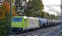 RheinCargo GmbH & Co. KG mit  119 007-2  [NVR-Number: 91 76 0119 007-2 N-RHC] und Kesselwagenzug (leer) Richtung Stendel am 16.10.18 Röntgental bei Berlin.