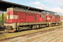 742 380 und 742 253 haben am 04.10.2018 in Liberec eine kleine Pause. Die beiden Maschinen sind aneinander gekoppelt und werden so auch häufig verwendet. Das Foto
entstand natürlich vom Bahnsteig aus.