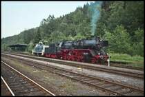 Ein Bild wie aus vergangenen Zeiten: 50 3610 und 261 671 warten am Abend des 27.05.2007 in Br�gge (Westf) auf die Ausfahrt.