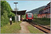 648 115 steht am 08.06.2007 als RB52  Volmetalbahn  im Haltepunkt Dahlerbr�ck, und wartet auf die Weiterfahrt nach L�denscheid.