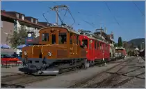 50 Jahre Blonay Chamby - MEGA BERNINA FESTIVAL: Die Vorspanlok, die RhB Ge 2/2 161  Asnin  (Eselchen) ist angekuppelt und eigentlich könnte es los gehen, doch gilt es, die Abfahtszeit und den Gegenzug abzuwarten.
9. Sept. 2018