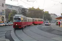 Wien Wiener Linien SL 26 (E1 4528 (Bombardier-Rotax 1973) + c4 1329 (Bombardier-Rotax 1975)) XXI, Floridsdorf, Brünner Straße / Peitlgasse am Morgen des 18. Oktober 2018. - Der Zug biegt von der Brünner Straße in die Peitlgasse ein, damit er in den (Straßenbahnbetriebs-)Bahnhof Floridsdorf, der auch Züge der SL 26 stellt, einrücken kann. 