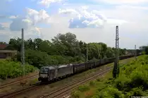 Ein Vectron von MRCE zieht ein paar Eas durch Coswig (Anhalt).