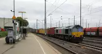 Die Class 66 DE6309 von Crossrail steht in Aachen-West mit einem MSC-Containerzug aus Germersheim(D) nach Antwerpen-Krommenhoek(B).
Aufgenommen vom Bahnsteig in Aachen-West. 
Am Morgen vom 2.10.2018.