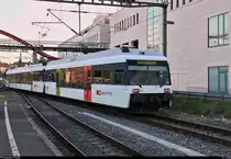 Nachschuss auf RABe 526 223-1 und RABe 526 680-4 (Stadler GTW | erste Generation) der Thurbo AG als S 14 nach Weinfelden (CH), die ihren Startbahnhof Konstanz auf Gleis 1b verlassen.
[9.7.2018 | 20:27 Uhr]