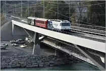 Pressezug mit Ge 4/4 III 649  Lavin  auf der zweiten Hinterrheinbrücke in Reichenau-Tamins. (18.10.2018)