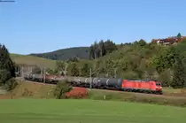 185 102-6 mit dem GC 60484 (Hausach-Rammelswiesen) bei St.Georgen 5.10.18