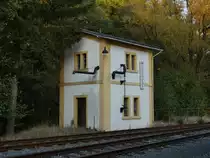 Wasserturm + Wasserkran = Wasserhaus / Wasserstation von 1890 (noch aus der Schmalspurzeit) in Bärenstein (bei Glashütte/Sachsen) (Müglitztalbahn Mügeln (Heidenau) - Altenberg / Erzgebirge; 13.10.2018
