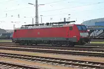 Am Mittag des 12.04.2017 ruhte sich die 189 074-8 im nördlichen Vorfeldes des Bahnhofes in Dillingen (Saar) aus und wartete dort auf ihre nächste Leistung.