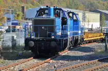 Am 15.10.2019 sind die Spitzke Loks V100-SP-025 (214 015-0) und V100-SP-024 (214 014-3) mit einem Gleisbauzug auf der KBS 435 in Arnsberg unterwegs. 
