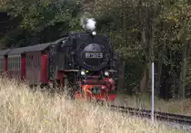 99 7245-6 mit einem Personenzug ausfahrend Richtung Elend.16.10.2018 12:30 Uhr.
Drei Annen Hohne.