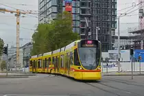 Be 6/10 Tango 153, auf der Linie 11, fährt zur Haltestelle am Bahnhof SBB. Die Aufnahme stammt vom 03.10.2018.