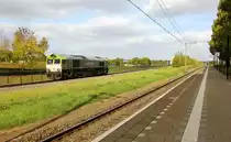 Die Class 66 6609/PB05 von Captrain kommt als Lokzug aus Sittard(NL) nach Geleen-Lutterade(NL) und fährt in Geleen-Lutterade(NL) ein.
Aufgenommen in Geleen-Lutterade(NL). 
Bei Sonne und Wolken am Nachmittag vom 3.10.2018.