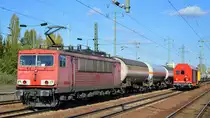DB Cargo mit der Rpool 155 128-2 und Kesselwagenzug am 27.09.18 Bf. Flughafen Berlin-Schönefeld.