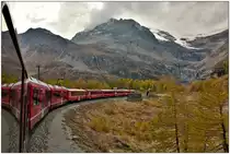 R1664 mit ABe 8/12 3505 ist oberhalb Alp Grüm Richtung St.Moritz unterwegs. Im Hintergrund erkennt man den kläglichen Rest des Palugletschers. (18.10.2018)