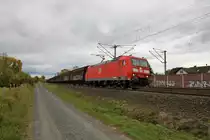 DB Cargo Bombardier Traxx 185 081-7 mit Schiebewandwagen am 24.10.18 bei Rodenbach Main Kinzig Kreis