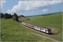 … alles hat seine Zeit...
und so wird dieses Bild bald der Vergangenheit angehören: Der ex MThB ABDe 4/4 ist bei der Travys als (94 857) 578 016-8 mit dem Regionalzug 4220 (auch Schülerzug genannt) von Le Brassus nach Le Pont zwischen Le Séchey und Les Charbonnières unterwegs; doch der Zug verlässt das sonnige Vallée de Joux und darf wieder an den Bodensee zurückkehren: Am 28 Oktober 2018 wird der Verein Historische Mittel Thurgau Bahn den Zug übernehmen und nach Romanshorn überführen. 

5. Sept. 2014  