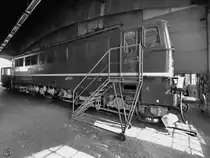 Die Elektrolokomotive 242 002-4 Anfang April 2018 im Sächsischen Eisenbahnmuseum Chemnitz-Hilbersdorf.