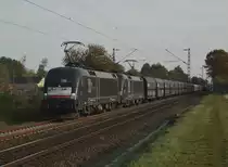 Vollzug aus Heilbronn! Hier kommen die 182 599-1 und 182 525-6 mit einem Zug aus leeren Kohlewagen, die auf dem Hinweg den Brennstoff für das Kohlekraftwerk in Heilbronn gebracht habe und nun wieder zum beladen bei Kaarst zum Wiederbefüllen fahren.
Da der Rhein zur Zeit sehr wenig Wasser führt, werden vermehrt Transporte mit der Bahn gefahren. Samstag den 20.10.2018
