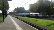 Die Class 66 6609/PB05 von Captrain fährt mit einem Kesselzug aus Geleen-Lutterade(NL) nach Sittard(NL) und fährt in Richtung Sittard(NL). 
Aufgenommen in Geleen-Lutterade(NL). 
Bei Sonne und Wolken am Nachmittag vom 3.10.2018. 