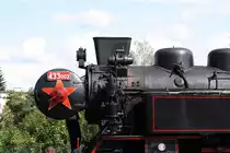 2/4:  Entfernen der Rauchkammerlösche der CSD 433 002 (UIC-Nr. CZ-CD 90 54 4330 002-5) am 11.August 2018 im Bahnhof Valasske Mezirici.