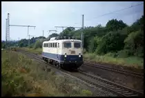 DB 140535 fährt hier am 22.08.1998 um 16.00 Uhr solo durch den ehemaligen aufgelassenen Bahnhof Velpe in Richtung Osnabrück.