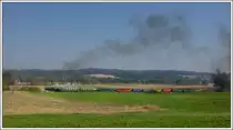 Mit meinem Schweizer Gast am Führerstand von 764-411R, kämpft sich die Lokmannschaft des Stainzer Flascherlzuges die Steigung zw. Neudorf/Stainztal und Herberstdorf am Vormittag des 13.10.2018 hinauf. Der Sound war beeindruckend, die Schienen total nass und glitschig. Daniela hat nachher nur gemeint, man muss so etwas einmal erlebt haben, ein zweites Mal muss sie die Enge eines Schmalspurdampflokführerstandes nicht mehr haben. ;-) 