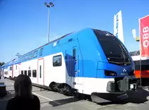 Die Fa. Stadler hatte in ihrer umfangreichen Ausstellung auf dem Freigelände auch diesen Doppelstock-Triebzug für das schwedische Netz  Mälab  aus gestellt. InnoTrans Berlin, 23.9.2018