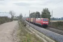 152 062 mit einem Containerzug bei Rohrbach Richtung Ingolstadt, 21.10.2017