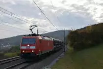 BR 185 138-5 zieht am Abend des 26.10.2018 einen Autozug bei Villnachern AG in Richtung Brugg.