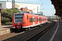 Ausfahrt von 425 128-6 am 12.04.2017 als RB71 (Homburg (Saar) Hbf - Trier Hbf) aus dem Völklinger Bahnhof in Richtung Dillingen.
