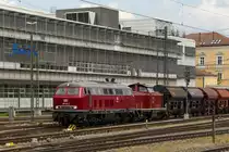 Die 218 155-0 mal aus der Nähe. Aufgenommen am 10. Mai 2018 in Regensburg. Dahinter ist noch 211 041-9 zu sehen. 