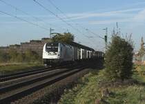 Sonntagsbild aus Allerheiligen.
WLC 1216 955 kommt mit einem Klv kurz vor der K33 Brücke
gen Nievenheim gefahren. 21.10.2018
