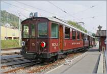 Der historische Martigny - Châtelard (MC) BCFe 4/4 N° 15 mit dem BFZt4 75, beide im Besitz der TNT (Train Nostalgique du Trient), wartet anlässlich des Blonay - Chamby Themenveranstaltung  Le Valais en fête sur la BC  in Blonay auf die Abfahrt nach Chaulin.

26. Sept. 2009